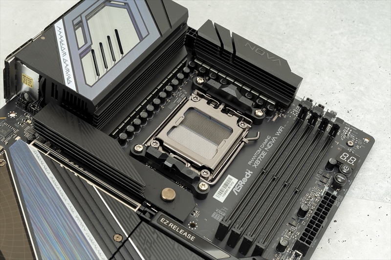 x870e-nova-wifi_06_R.jpg