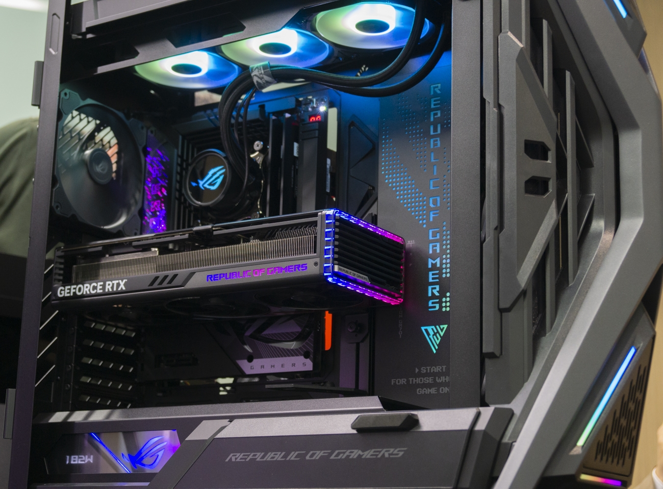 PCの裏配線はここまで来た。”完全裏配線”を目指す「ASUS Back to the Future」シリーズ発表 | 【公式 ...